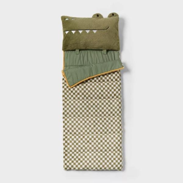 Saco de dormir infantil cocodrilo. Material y relleno de poliéster. Diseñado para adaptarse a niños de hasta 57 pulgadas de alto. Estilo rectángulo. Apto para edades de 3 a 10 años. Lavable