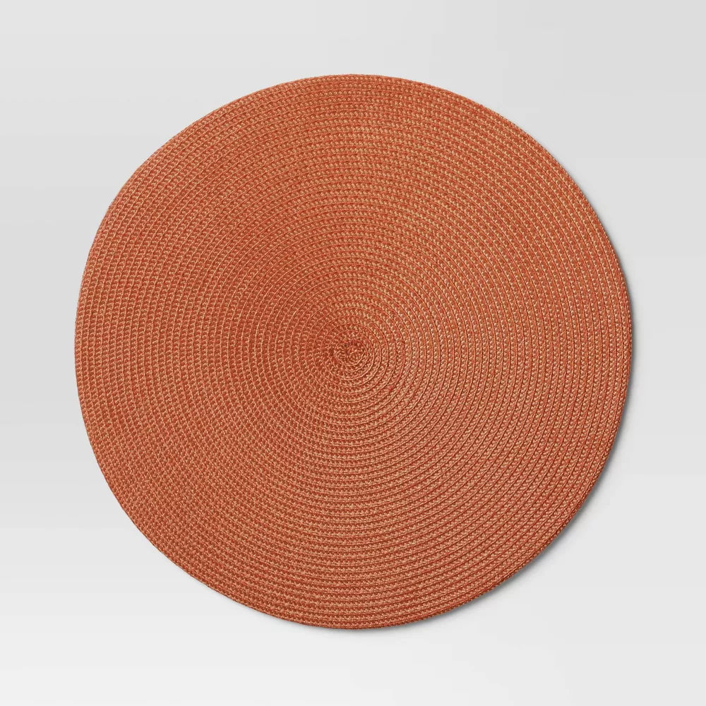Threshold Polyround Charger, mantel individual redondo, color naranja, material plástico duradero, fácil de limpiar, ideal para decoración de mesa.