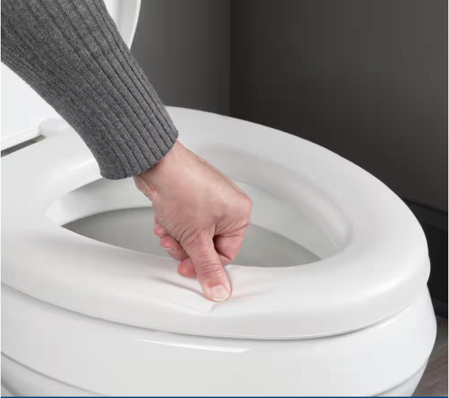 Asiento de inodoro alargado con cojín cómodo antimicrobiano, tapa de plástico y aro de vinilo, color blanco