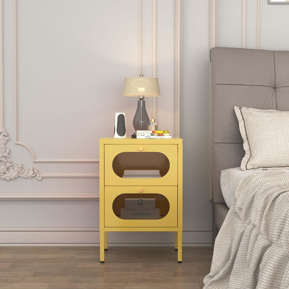 Mesa auxiliar amarilla con 2 cajones y puerta de vidrio templado, 35x40x60 cm. Práctica, elegante e ideal para sala de estar familiar.