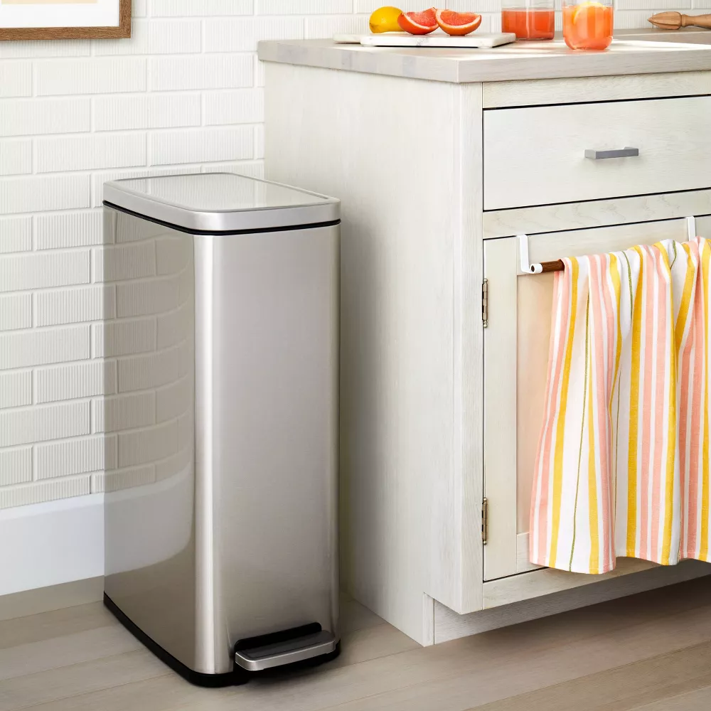 Cubo de basura Slim Step de 45 litros - Brightroom?: Cubo de basura de cocina de acero inoxidable, para interiores, acabado liso, color plata, capacidad de 11,8 galones.