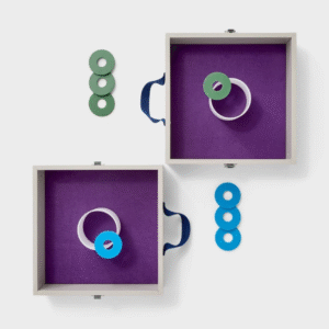 Juego portátil de lanzamiento de discos, con dos cajas y aro central. Ideal para diversión al aire libre y desarrollo de coordinación en niños y adultos.