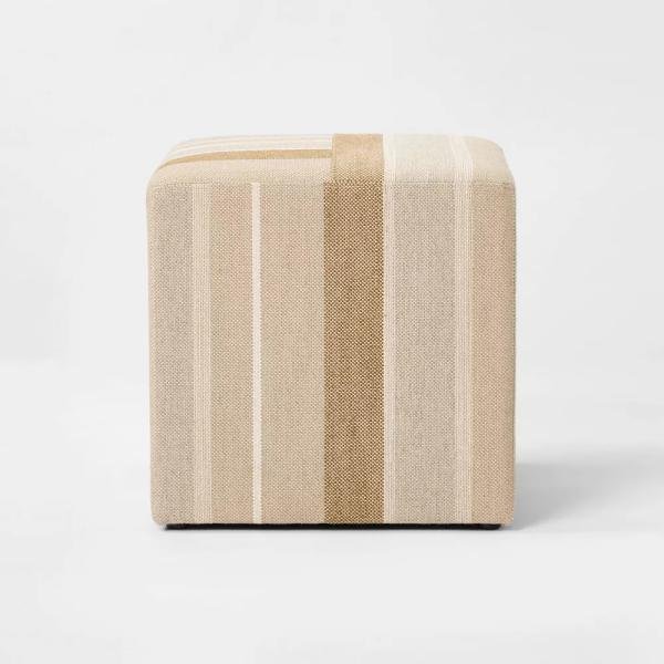 Otomana cúbica tapizada Lynwood Square color beige con diseño a rayas - Threshold? diseñada con Studio McGee - Imagen 5