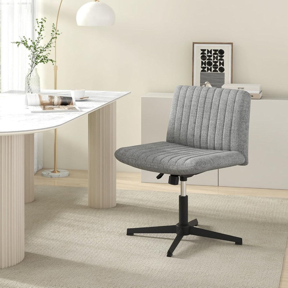 silla de oficina gris sin brazos, giratoria y ajustable, con asiento ancho acolchado; cómoda para escritorio.