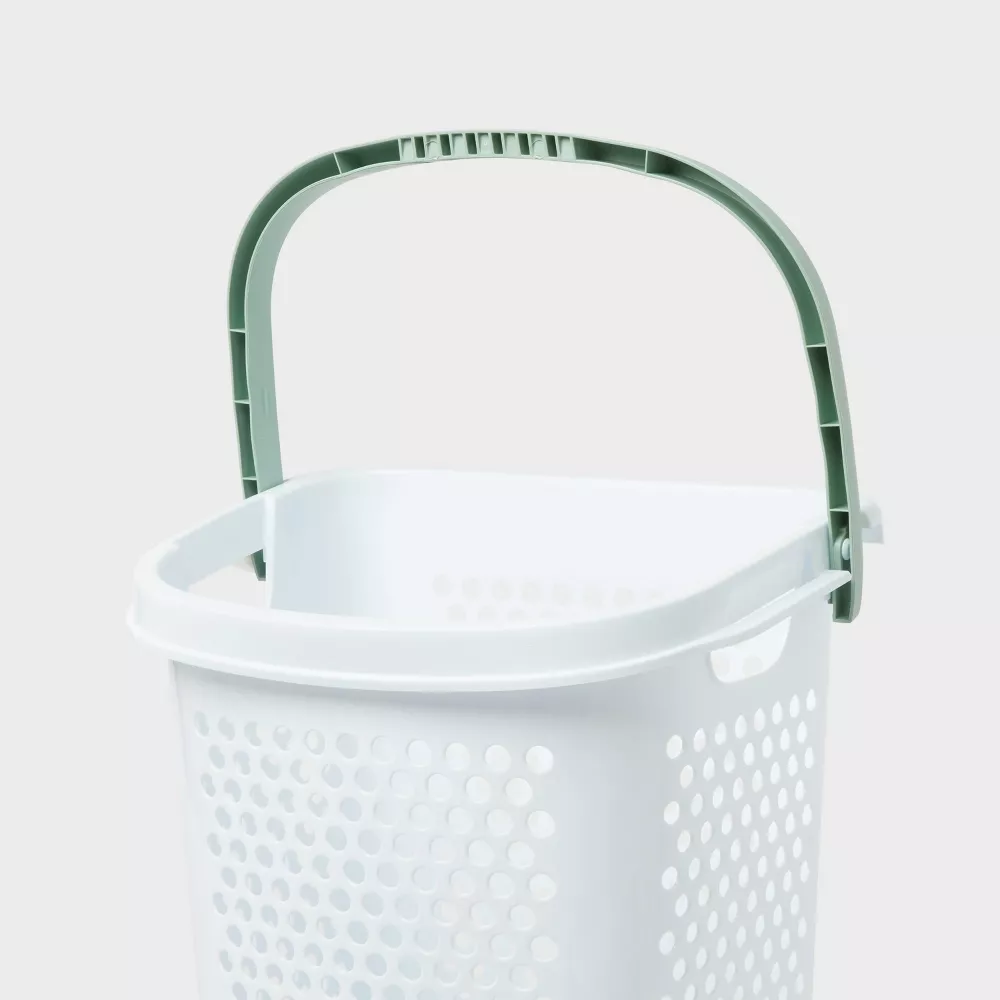 Cesto de ropa rodante blanco con asas verdes, portátil, para hogar y lavandería - Imagen 3